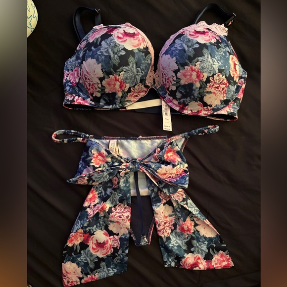 Victoria Secret Bra and Thong Set - Picture 8 of 10